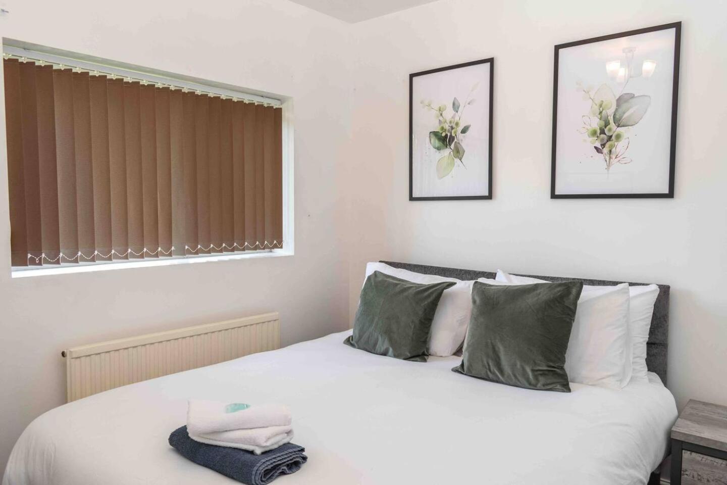 Comfortable And Convenient 3 Bedroom House With Parking Handsworth Exterior foto